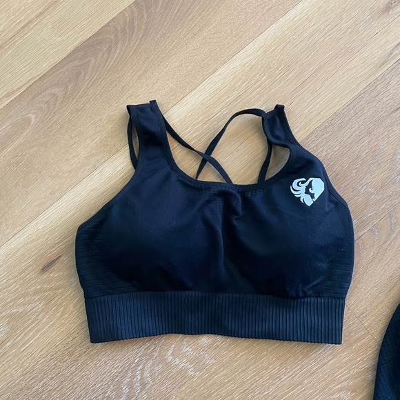 Gymshark leggings , long sleeve cop top and cropped tank top - Picture 5 of 6